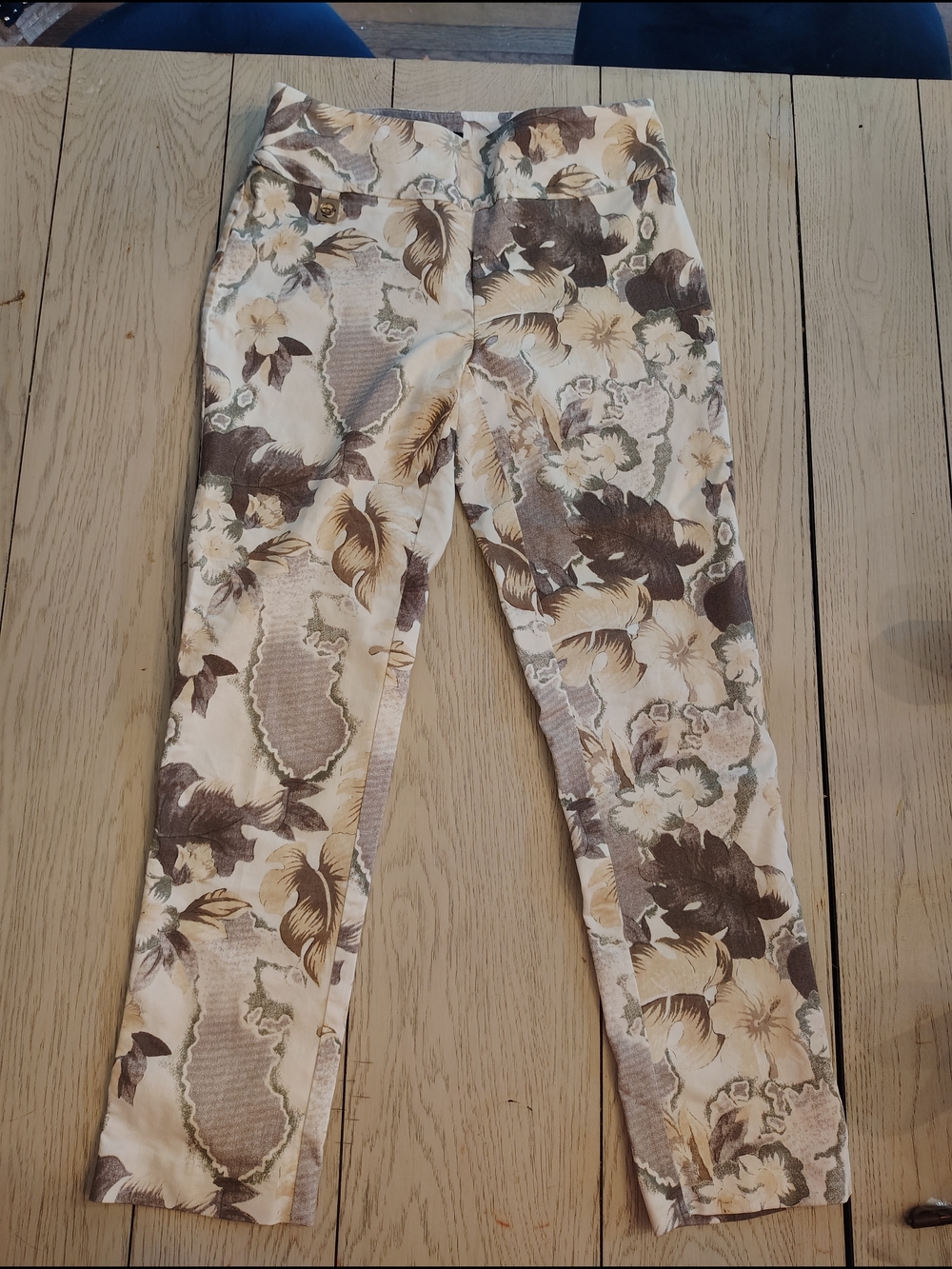 Lulisserte L Montreal Signature Floral Print Skinny Pants in Cream and Brown